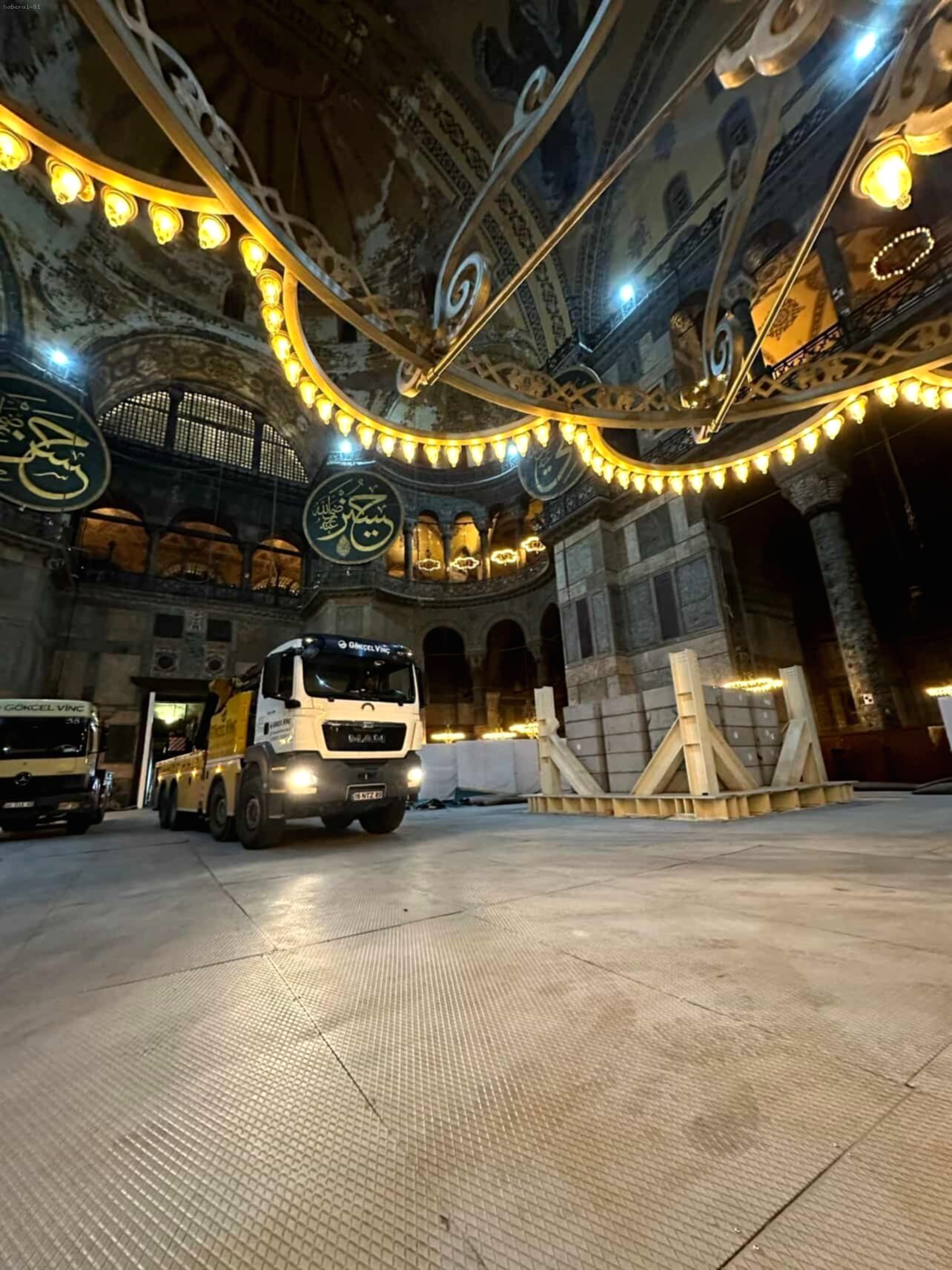 Ayasofya'da Tartışmalı Restorasyon: Vinçler Tarihi Yapıya Zarar Verir mi?