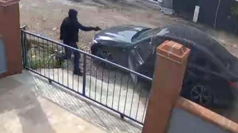 İzmir’de İş İnsanı Murat Ekinci Evinin Önünde Silahlı Saldırıya Uğradı