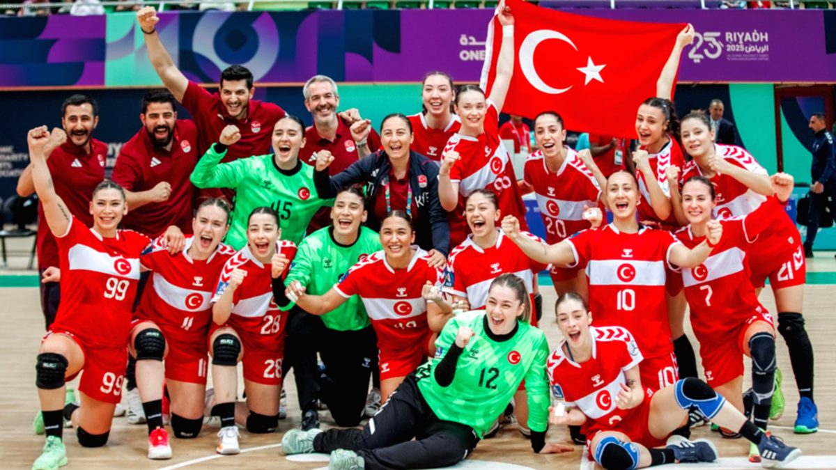 Yeni Akit Yazarı Ahmet Gülümseyen'den Kadın Sporculara Utanç Verici Hedef Gösterme