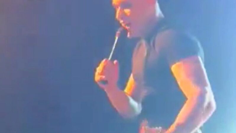 Emircan İğrek Konserinde Şoke Eden Anlar: ‘Tekme Atarım!’