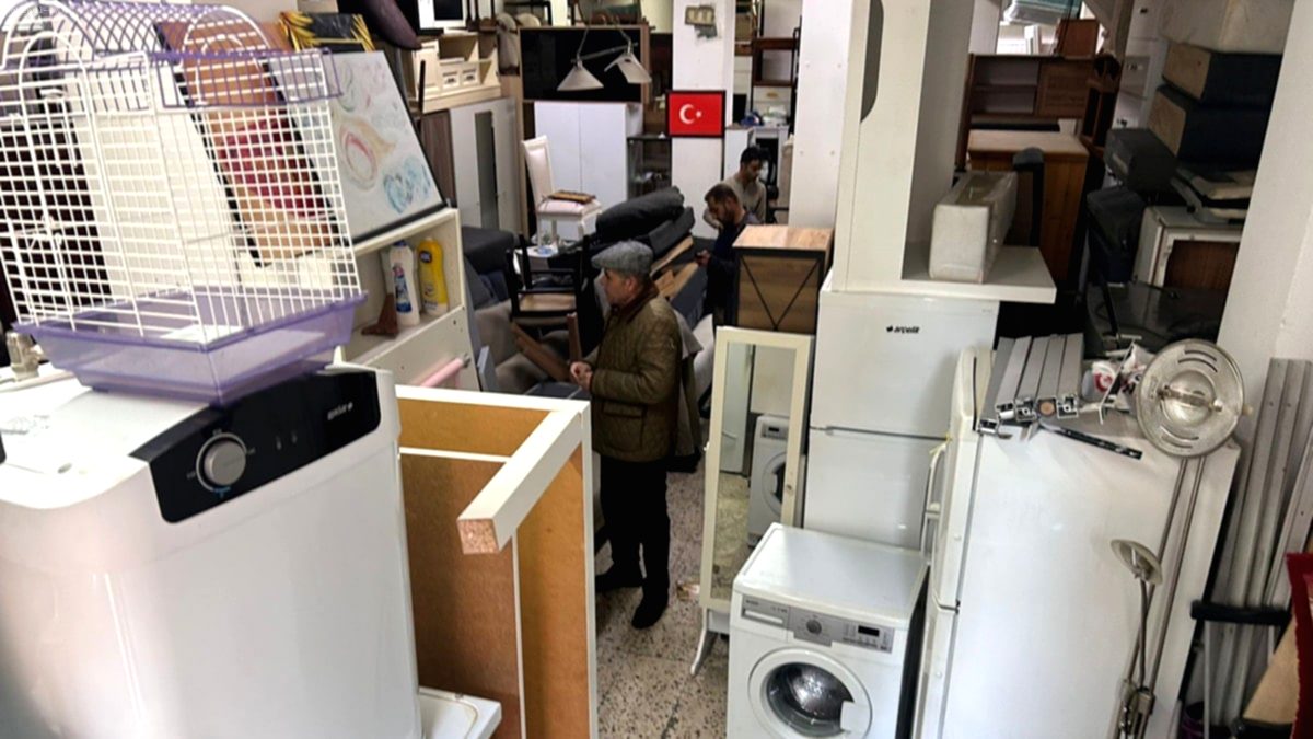 Ekonomik Kriz Vurdu: Borçlular Eşya Satıyor, Memurlar Alıyor