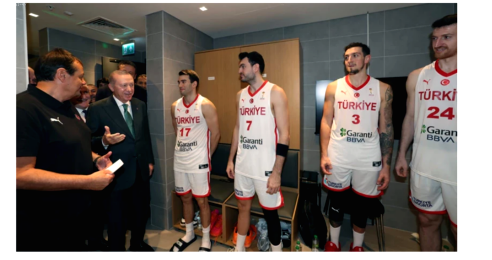 Cumhurbaşkanı Erdoğan'dan Sürpriz Ziyaret: Basketbol Milli Takım Maçını Yerinde İzledi