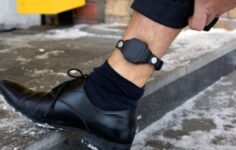 Eski Brezilya Devlet Başkanı Bolsonaro Merakına Yenik Düştü: Elektronik Kelepçe Vakasıyla Tutuklandı