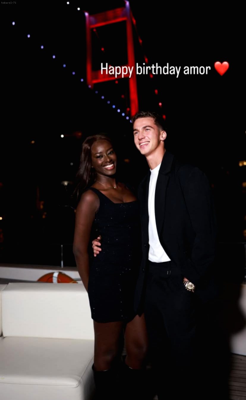 Bertuğ Yıldırım'dan Portekizli Modele Azer Bülbül Şarkısıyla Romantik Evlilik Teklifi