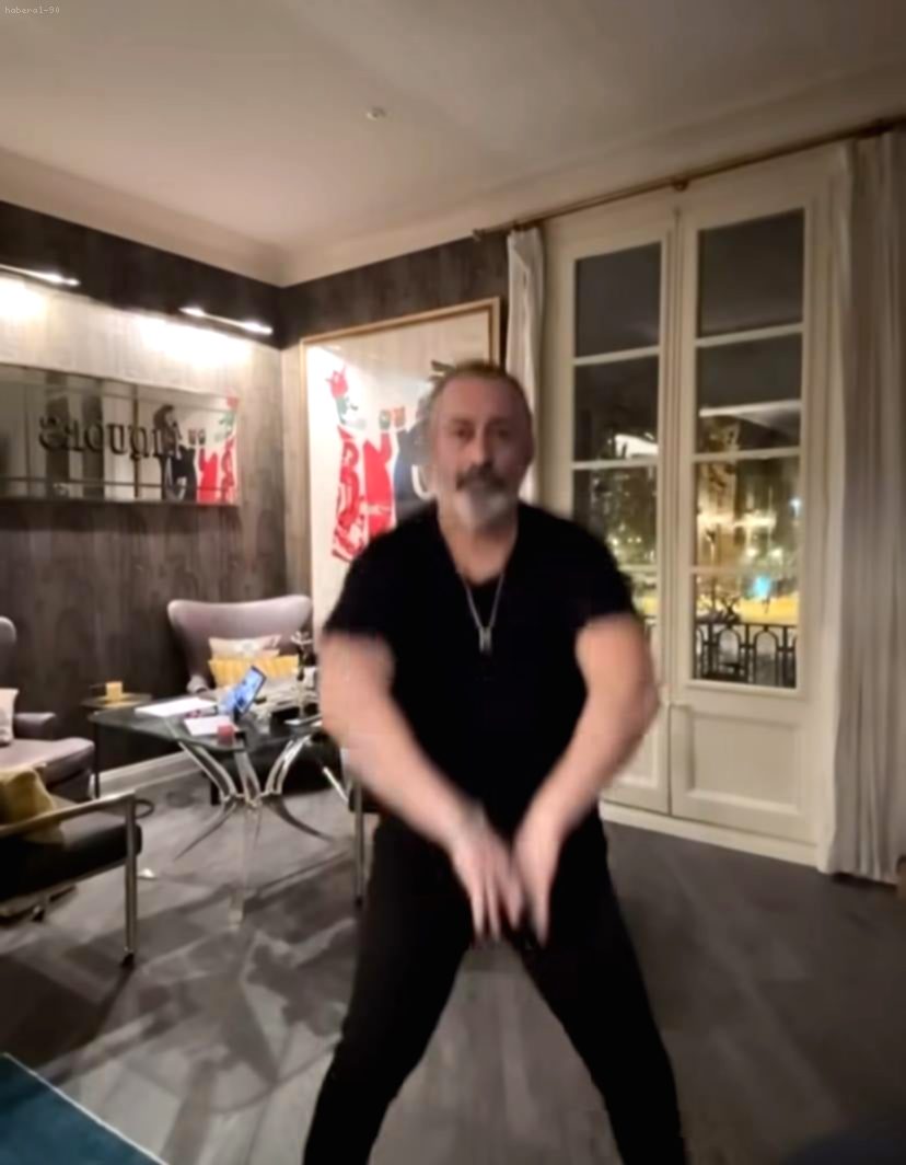 Cem Yılmaz'ı Daha Önce Hiç Böyle Görmediniz! İşte Yapay Zeka ile Dans Şovu