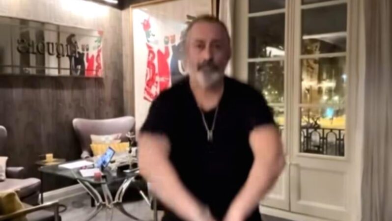 Cem Yılmaz’ı Daha Önce Hiç Böyle Görmediniz! İşte Yapay Zeka ile Dans Şovu