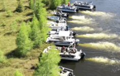 Gezgin Ada Halkı Peşine Taktı: İttire Kaka Yerine Sabitlediler!