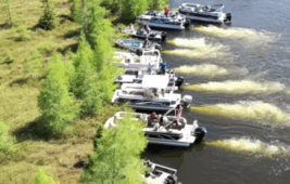 Gezgin Ada Halkı Peşine Taktı: İttire Kaka Yerine Sabitlediler!