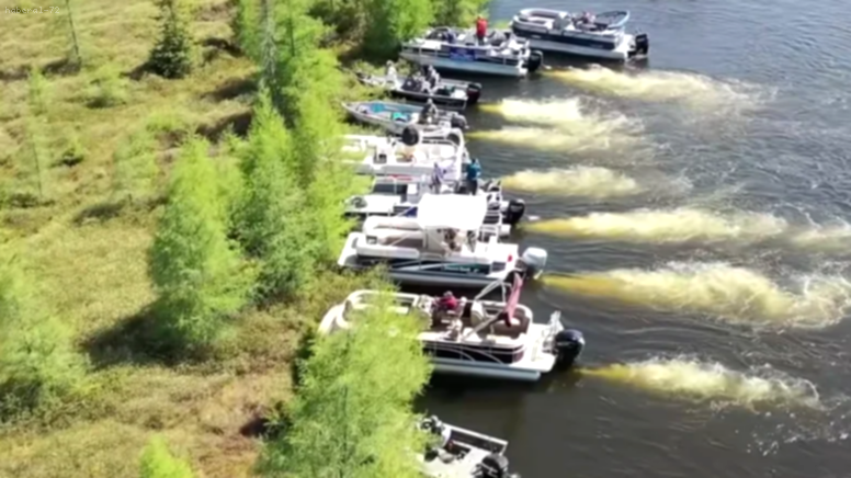 Gezgin Ada Halkı Peşine Taktı: İttire Kaka Yerine Sabitlediler!