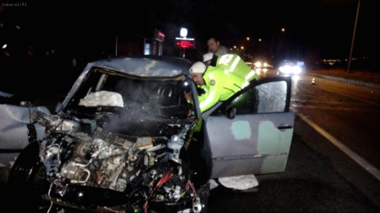 Erzurum’da Feci Kaza: Otomobil Hayvan Yüklü Kamyonete Çarptı, Ölü ve Yaralılar Var