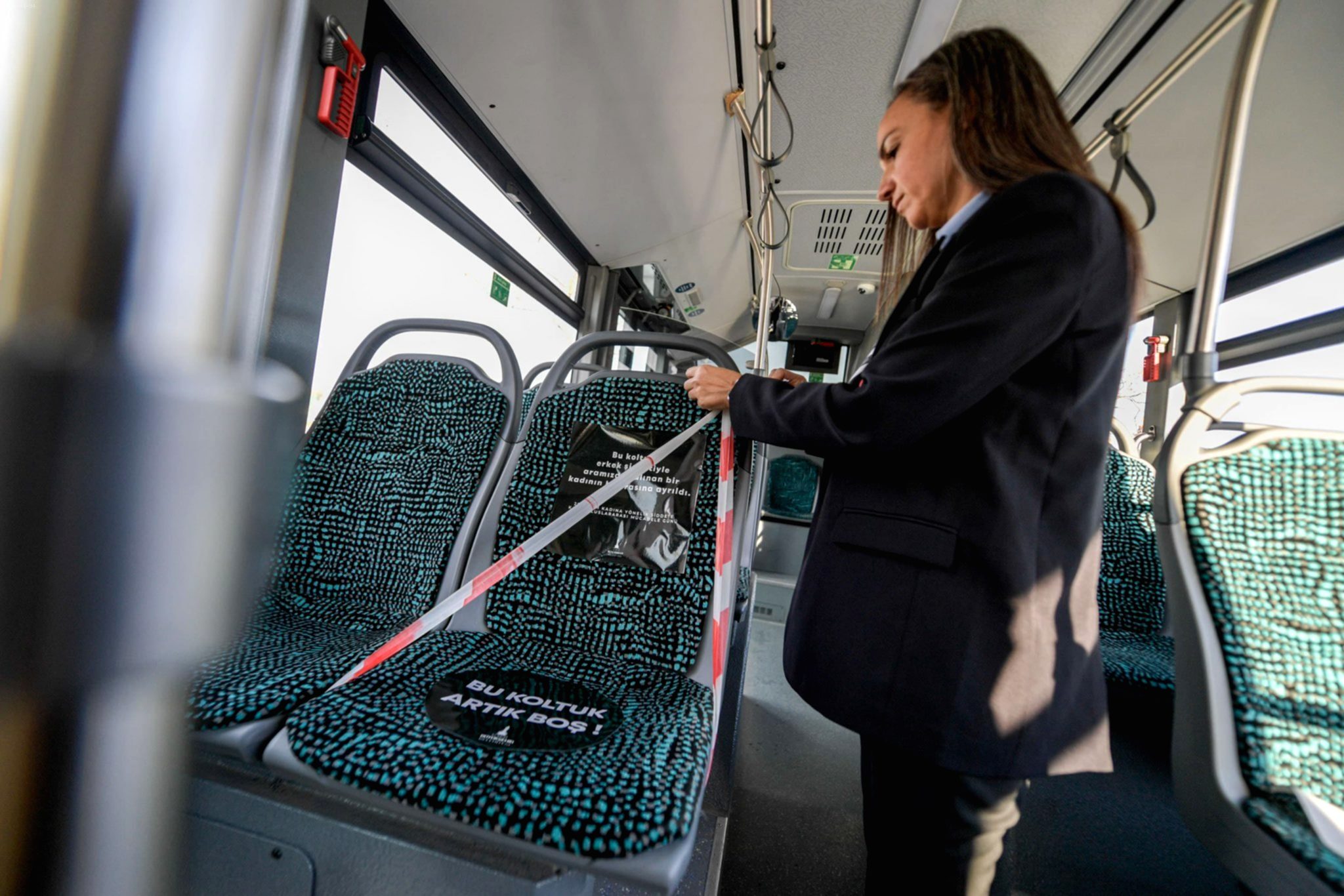 İzmir'de Toplu Taşımada Duyarlı Mesaj: O Koltuk Artık Boş!