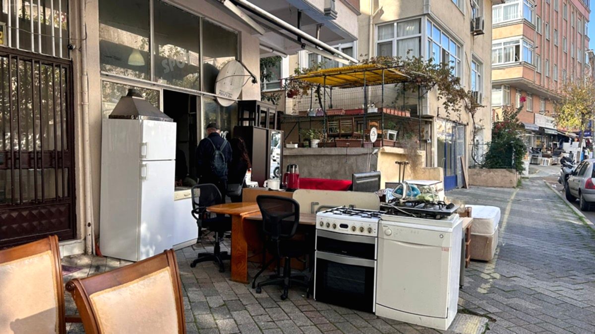 Ekonomik Kriz Vurdu: Borçlular Eşya Satıyor, Memurlar Alıyor