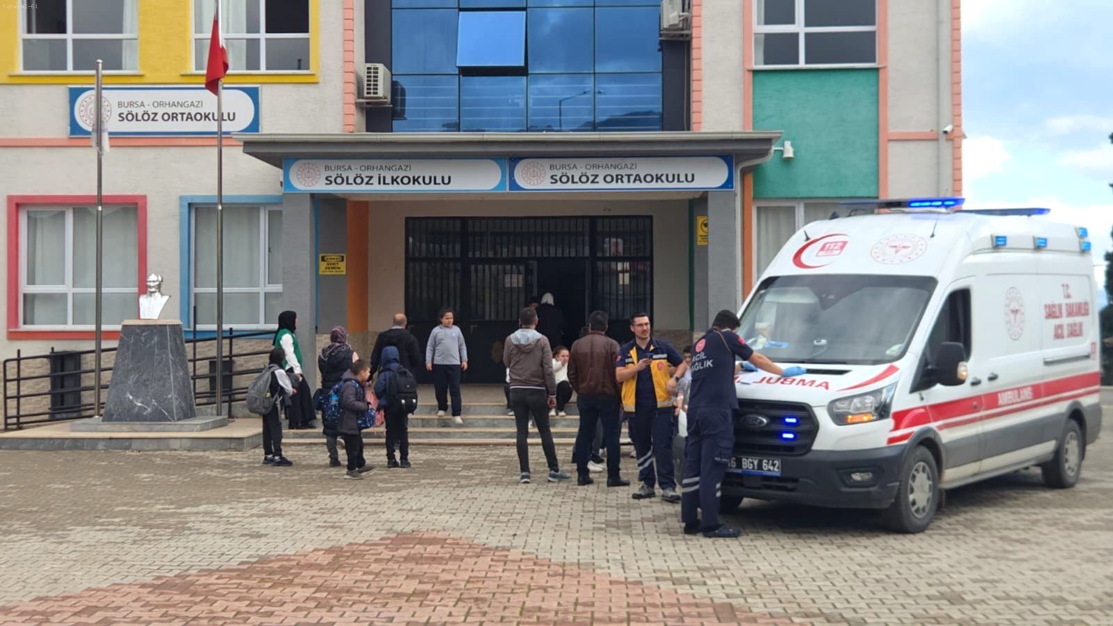 Okulda Zehirlenme Alarmı: Tavuk ve Makarna Yiyen Öğrenciler Hastaneye Kaldırıldı!