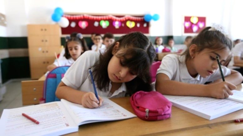 MEB’in Ara Tatil Kararı Tartışma Yarattı: Veliler Ne Diyor?