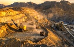 Kanada’da Dev Altın Rezervi Keşfi: Her Taşın Altından Altın Fışkırıyor!