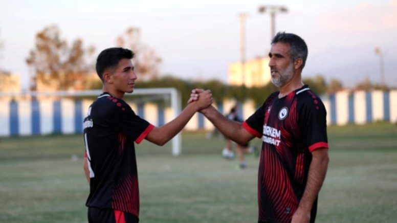 Hatay’da Baba-Oğul Aynı Takımda Ter Döküyor!