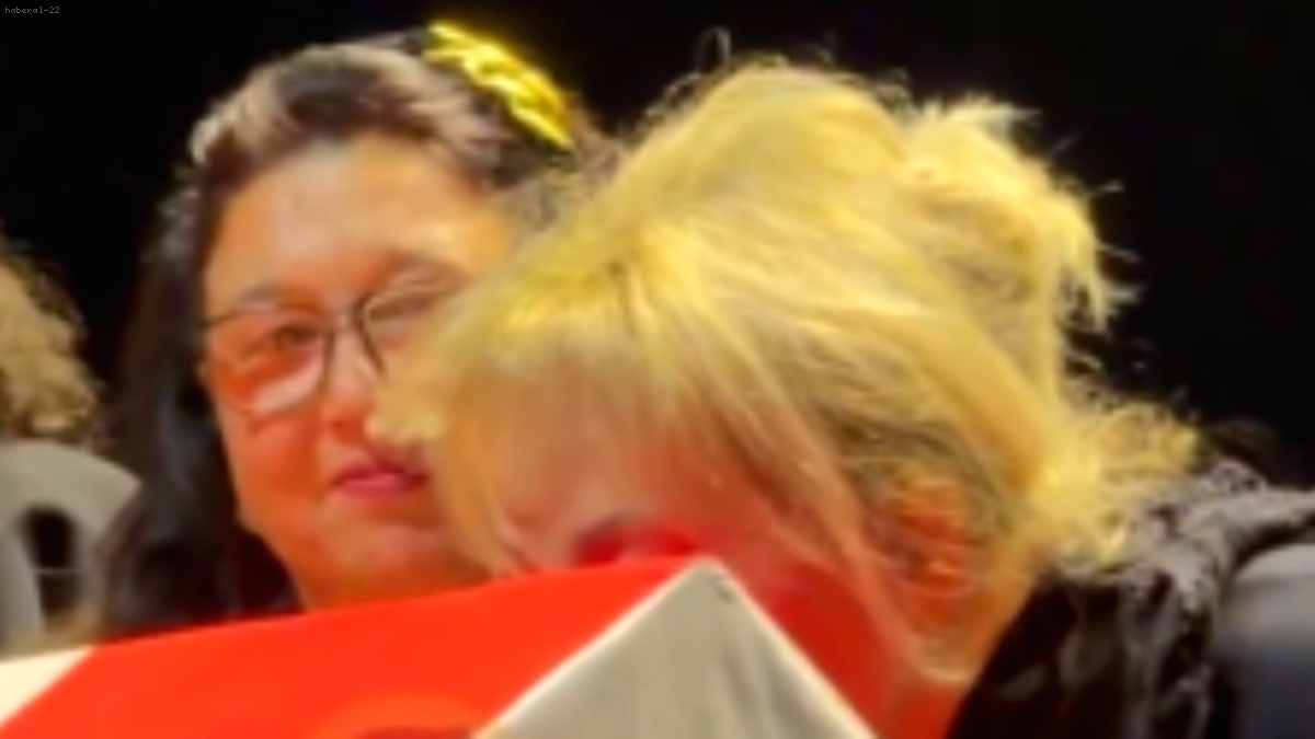 Emel Sayın, Muazzez Abacı'nın Tabutuna Sarılıp Gözyaşlarına Boğuldu