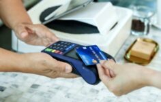 Kredi Kartıyla Ödeme Yapanları Dikkat: Fazla Alınan Ücreti Faizle Geri Alabilirsiniz!