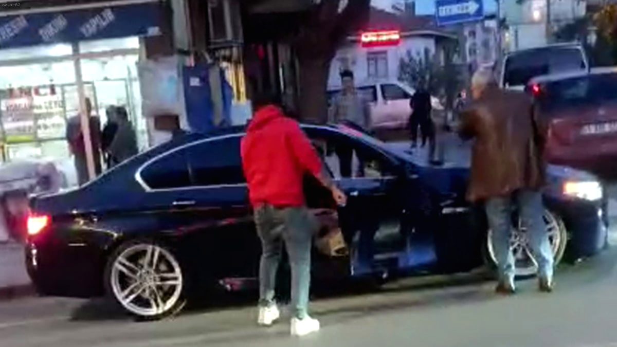 Kocaeli’de Kan Donduran Olay: Kıskanç Koca, Eşinin Sevgilisini Defalarca Bıçakladı!