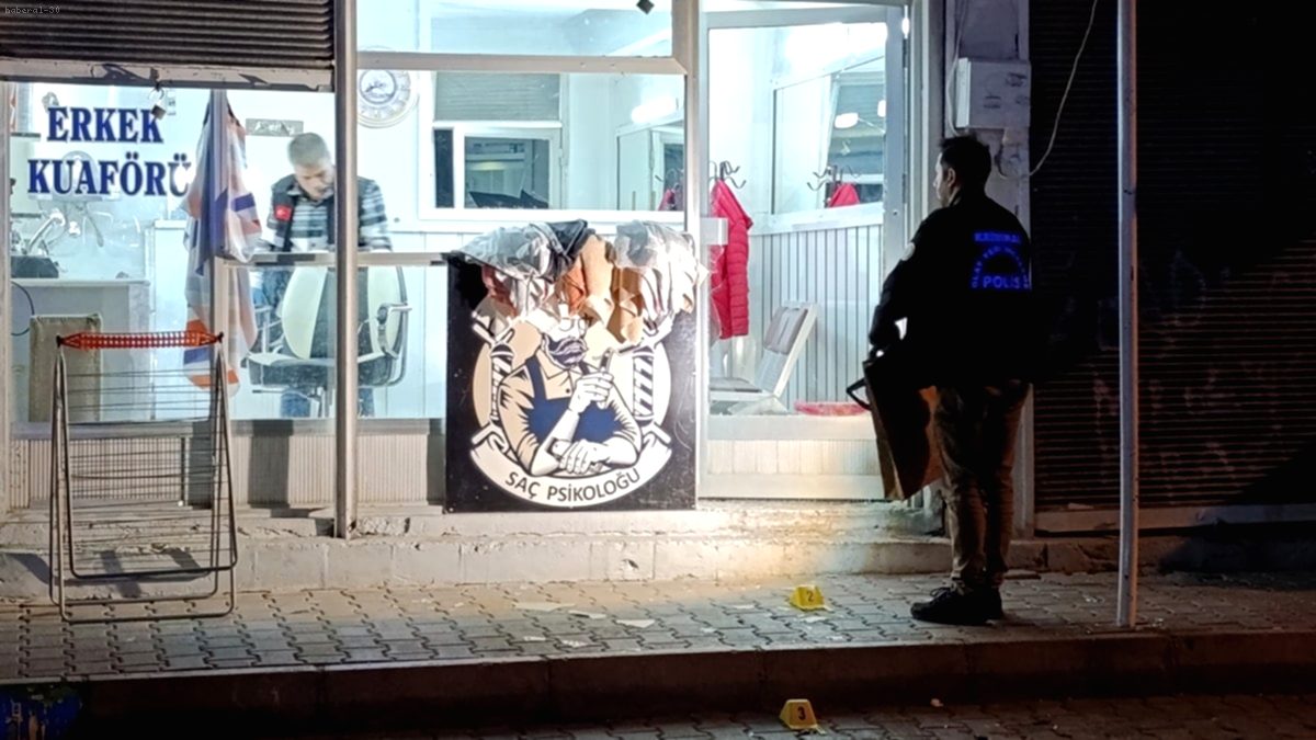 Adana'da Berber Dükkanı Silahlı Çatışmaya Sahne Oldu: 7 Yaralı