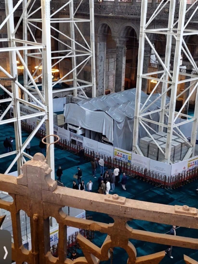 İlber Ortaylı'dan Ayasofya Restorasyonuna Sert Eleştiri: 'Bu Yükü Kaldıramaz!'