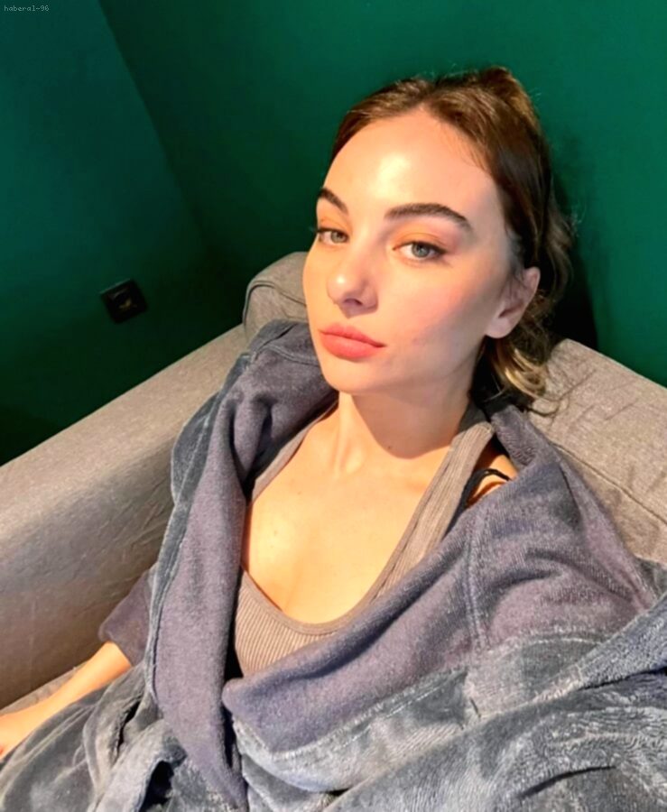 Çiçekçi Çocuğa Çarpıp Kaçtı İddiası! Ünlü Oyuncu Mina Derman'dan Açıklama