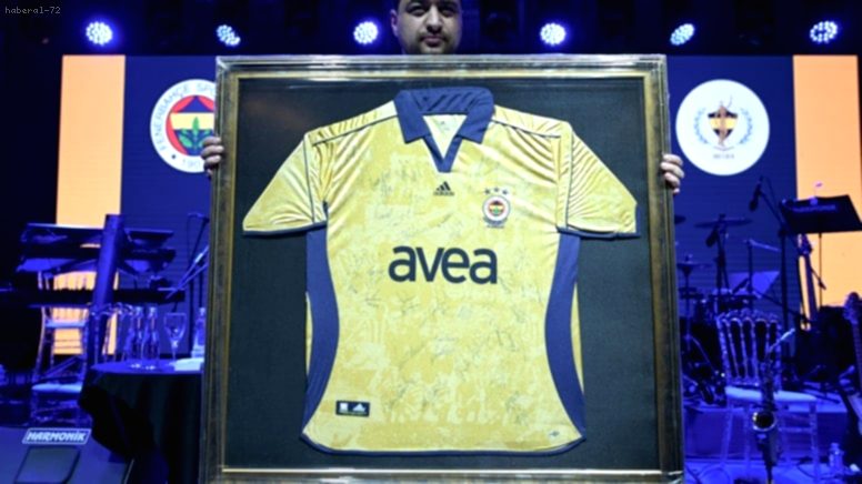 Fenerbahçe’nin İmzalı 100. Yıl Forması Rekor Fiyata Alıcı Buldu: 1 Milyon TL!
