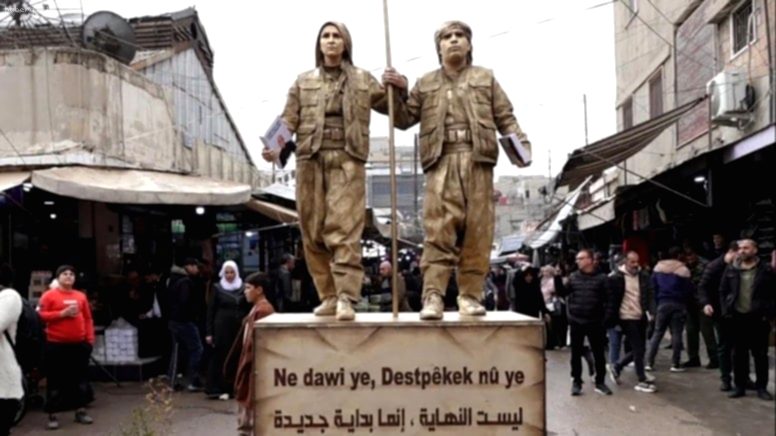 PKK’dan Provokasyon: Canlı Heykel Gösterisiyle Terör Propagandası