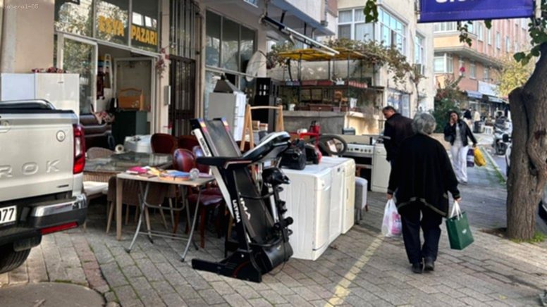 Ekonomik Kriz Vurdu: Borçlular Eşya Satıyor, Memurlar Alıyor