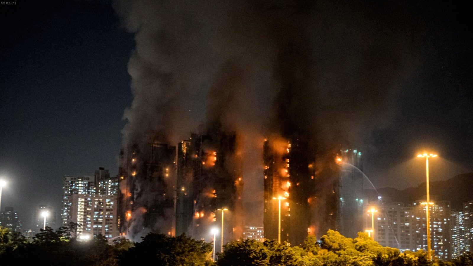 Hong Kong'da Korkunç Yangın: Yüzlerce Kişiden Haber Alınamıyor