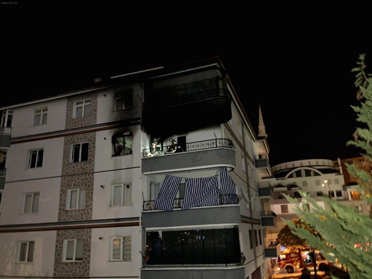 Başkent'te Korku Dolu Anlar: Dört Katlı Bina Patlama Sonucu Tahliye Edildi