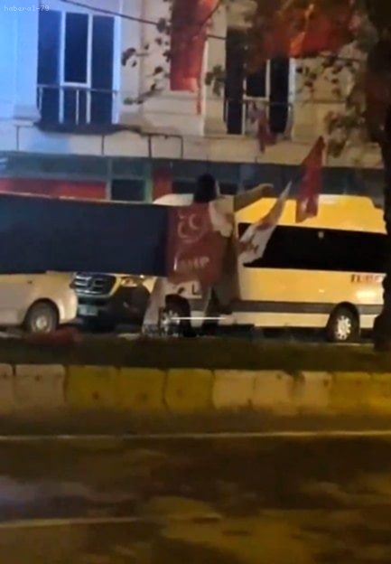 MHP Bayraklarına İmralı Tepkisi: Kadın Bıçakla Kesti