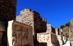 Aydın Nysa Antik Kenti’nde 1800 Yıllık Kütüphane Merdiveni Bulundu