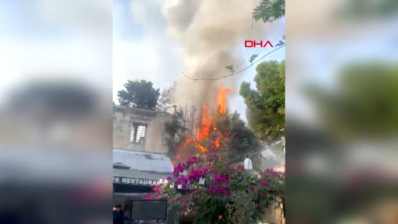 Sultanahmet Meydanı’nda Korkutan Restoran Yangını