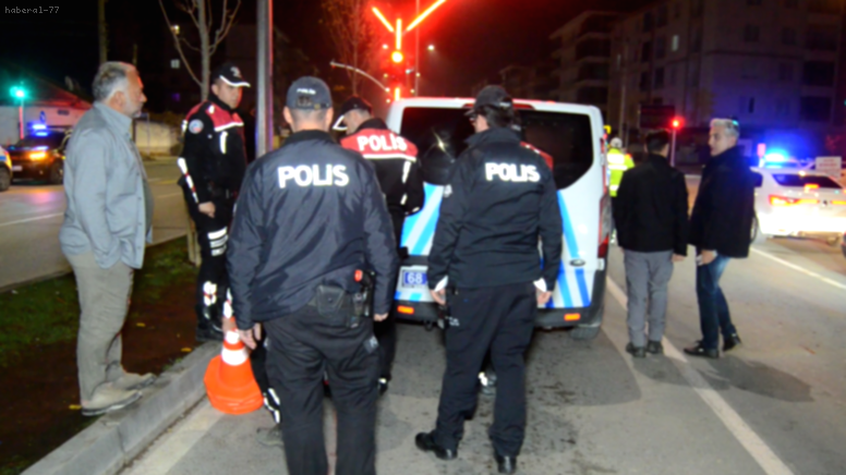 ‘Dur’ İhtarına Uymayan Sürücü, Emniyet Müdür Yardımcısının Makam Aracına Çarptı!