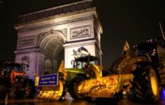 Fransız Çiftçilerden Paris’e Traktör Ablukası: Mercosur Anlaşması Gerilimi Tırmanıyor