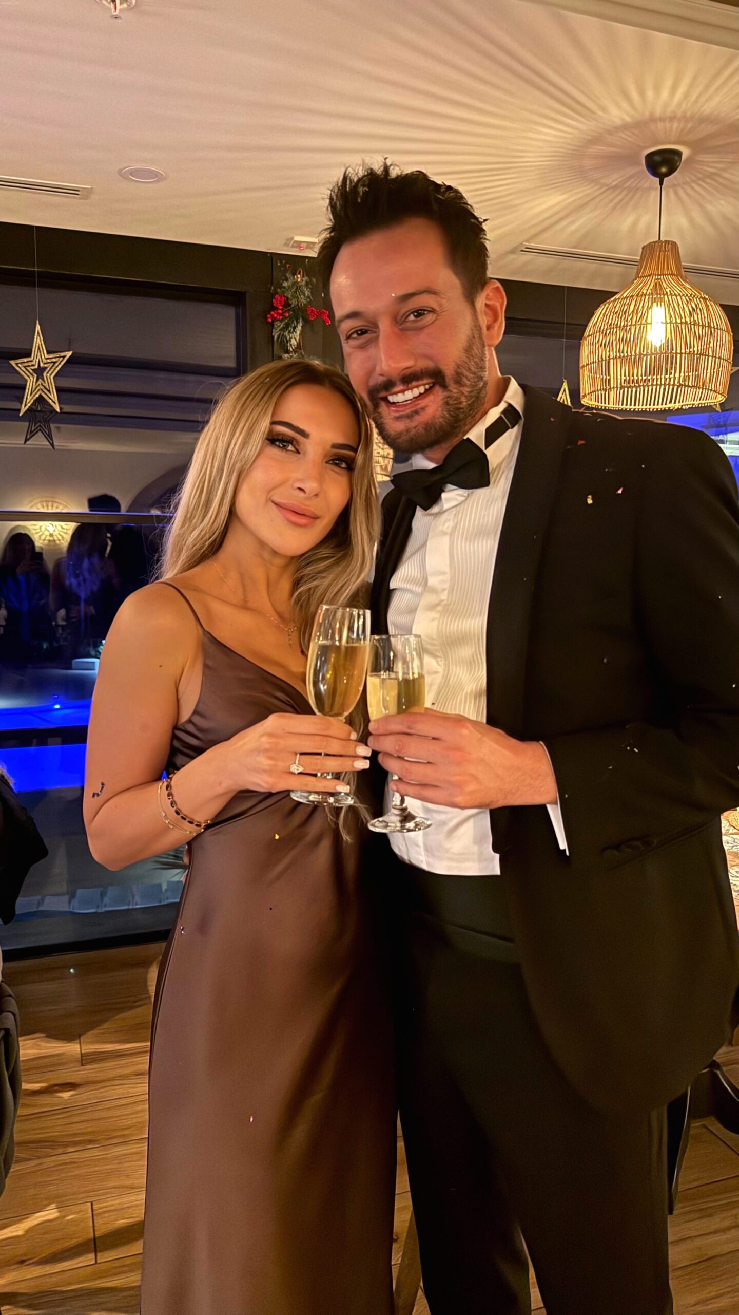 Serdar Şanal, Ayça Ongül'e Aşklarının Başladığı Kıbrıs'ta Unutulmaz Evlenme Teklifi Etti