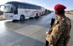 Halep’te YPG/SDG Tahliyesi Başlıyor: Otobüsler Leramun Kavşağı’nda Beklemede