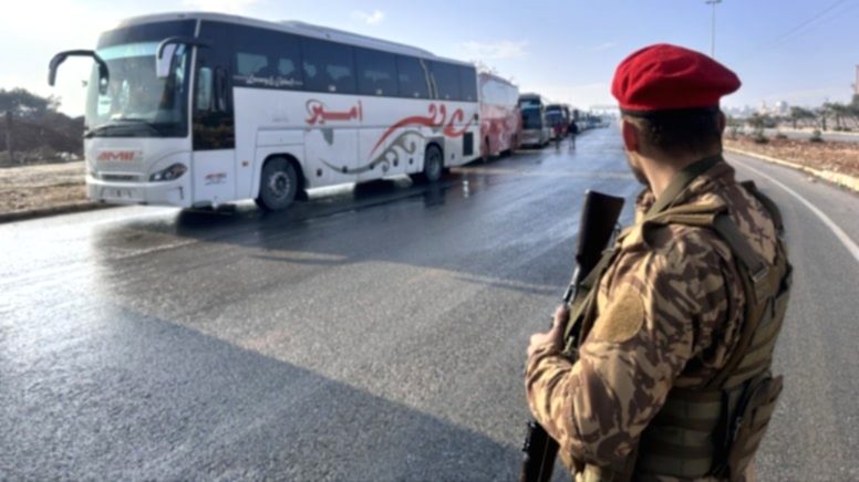Halep’te YPG/SDG Tahliyesi Başlıyor: Otobüsler Leramun Kavşağı’nda Beklemede